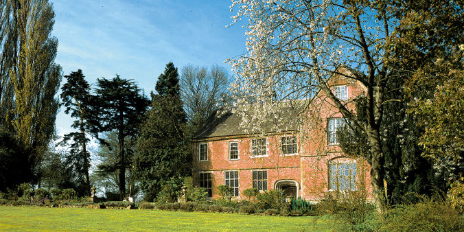 Herefordshire Wedding Venues - Hellens Manor